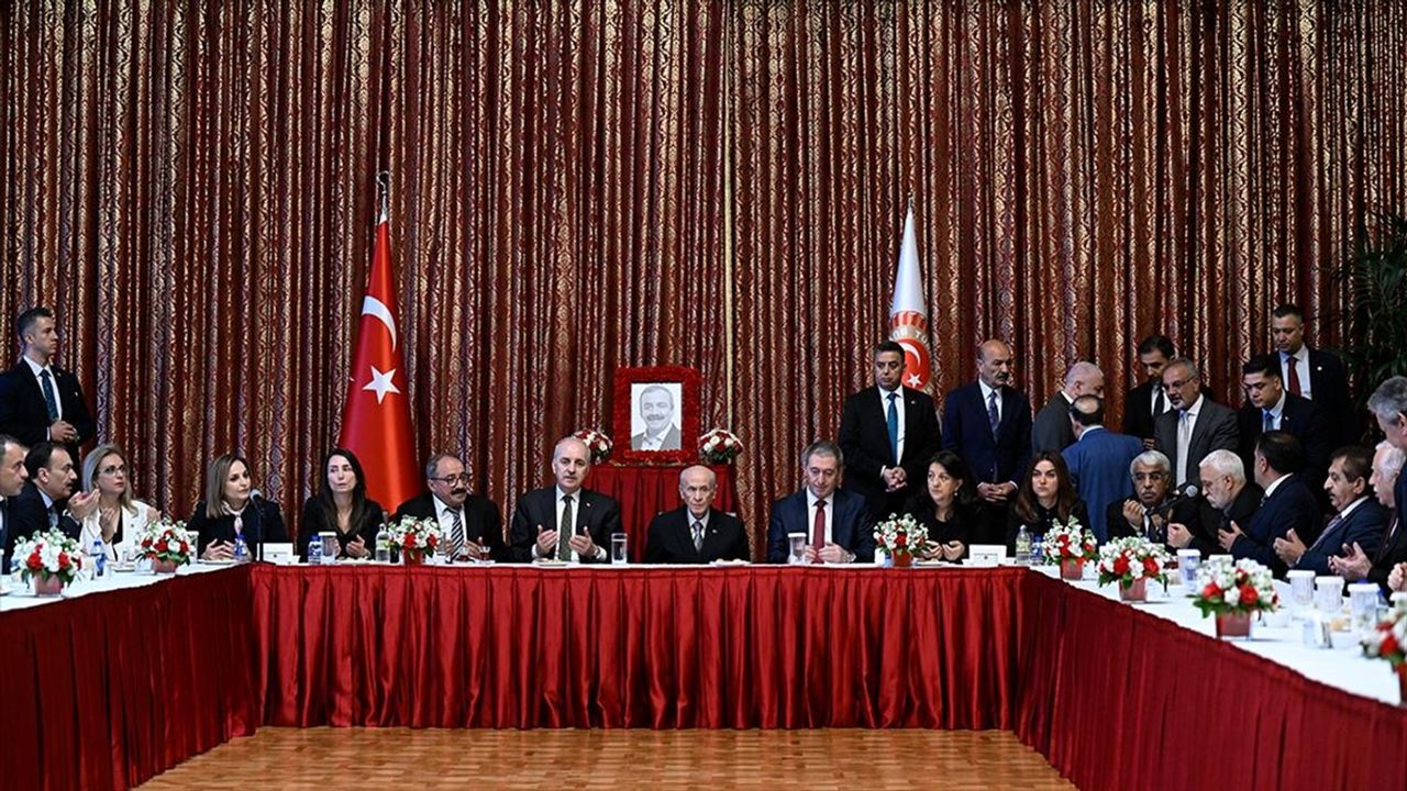 MHP Genel Başkanı Bahçeli'den Sırrı Süreyya Önder için DEM Parti'ye Meclis'te taziye ziyareti