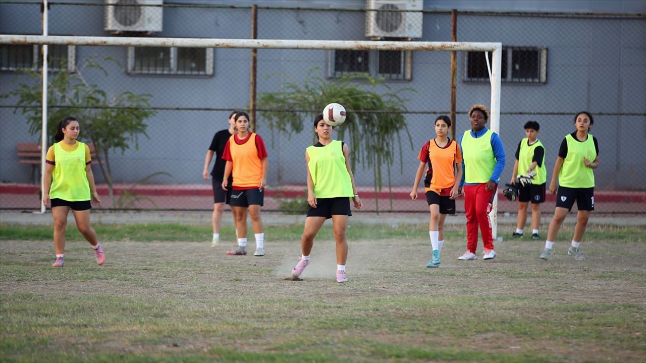 Adana temsilcisi kadın futbol takımının hedefi yeniden Süper Lig'de mücadele etmek