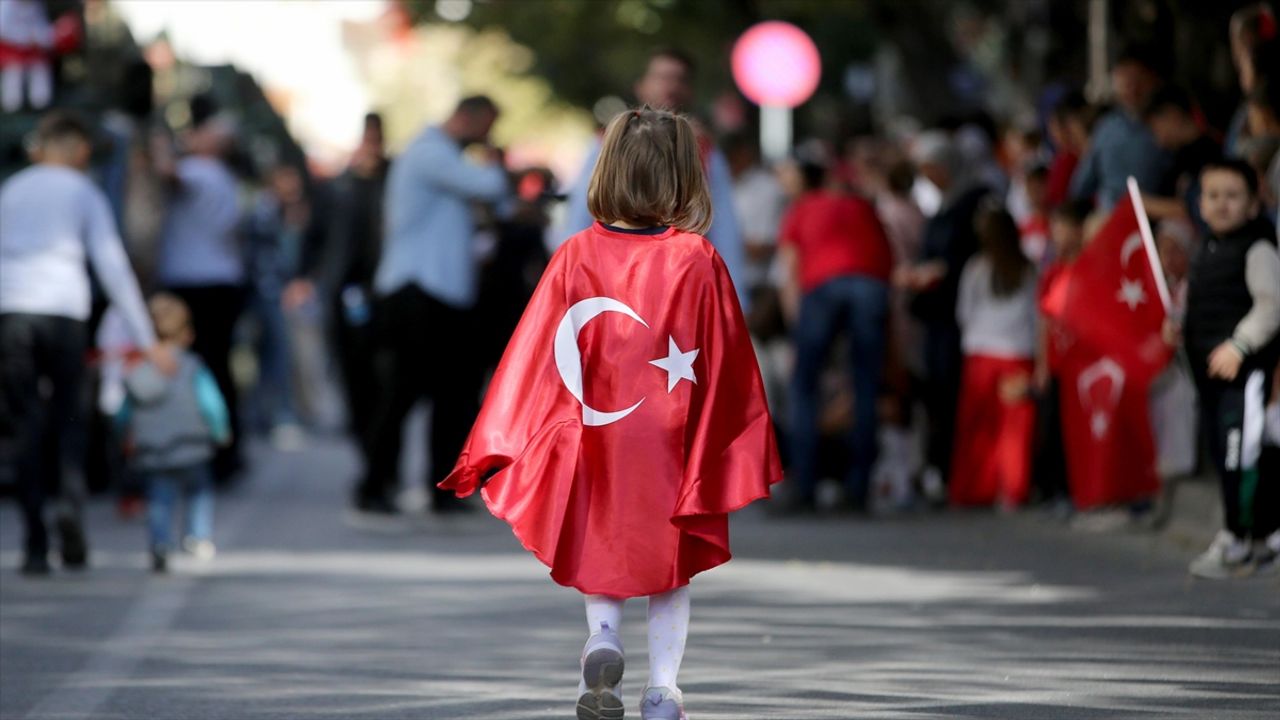 Cumhuriyet'in 102. yılı kutlamaları 21 pare top atışıyla bugün başlayacak