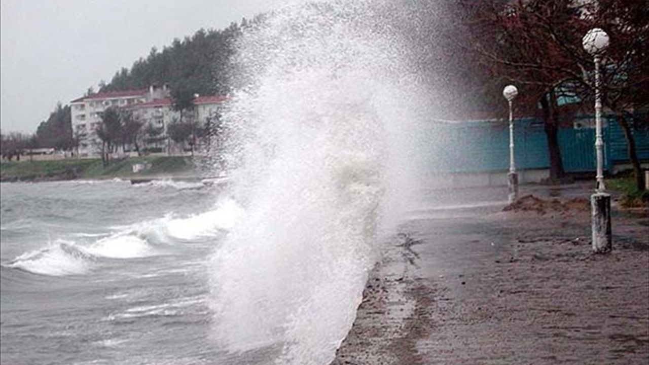 Karadeniz kıyıları için kuvvetli yağış ve fırtına uyarısı