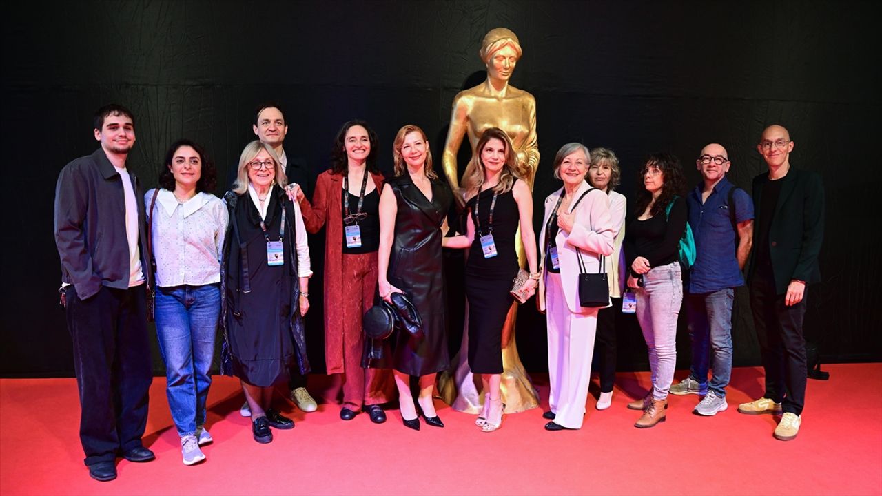 Uluslararası Antalya Altın Portakal Film Festivali'nin açılış töreni kırmızı halı geçişiyle başladı