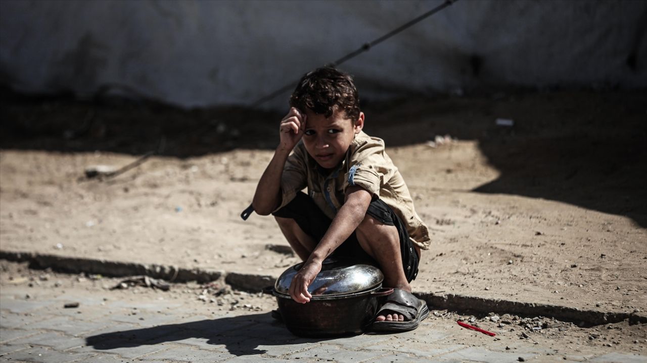 UNICEF, Gazze'de ateşkese rağmen yeterli gıdaya erişemeden aç uyuyan binlerce çocuğun bulunduğunu bildirdi