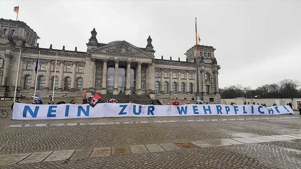 Almanya'da asker sayısını artırmayı hedefleyen yasa tasarısı Federal Mecliste kabul edildi