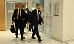 Eski Fransa Cumhurbaşkanı Nicolas Sarkozy'ye elektronik kelepçe takıldı