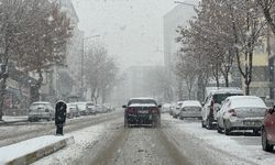 Kahramanmaraş ve Çorum'un bazı ilçelerinde kar nedeniyle eğitime bir gün ara verildi