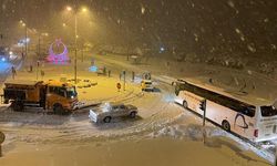 Karadeniz Sahil Yolu'nun Trabzon-Giresun güzergahı, iki tırın çarpışması sonucu ulaşıma kapandı