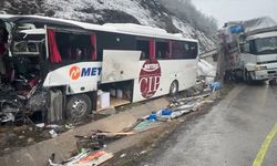 Samsun’da kamyona çarpan yolcu otobüsünün sürücüsü öldü, 16 yolcu yaralandı