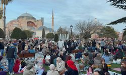 Güzel havayı fırsat bilen İstanbullular yeşil alanlarda iftar yaptı