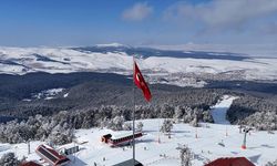 İranlı turistler nevruz tatilini Sarıkamış Kayak Merkezi'nde geçiriyor