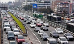 İstanbul'da akşam saatlerinde trafik yoğunluğu yaşanıyor