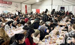 Kırşehir Ahi Evran Külliyesi'nde yüzlerce kişi ilk iftarı birlikte yaptı