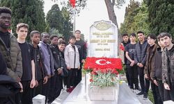 Mehmet Akif Ersoy, İstiklal Marşı'nın kabulünün 104. yılında kabri başında anıldı