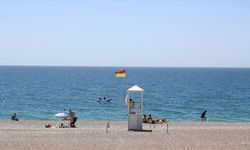 Antalya Konyaaltı Sahili'nde sezon hazırlıkları tamamlandı