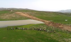 Doğaseverler bir günde dört mevsimin yaşandığı Muş'un güzelliklerini adımlıyor