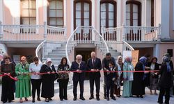 Ebru ve minyatür eserlerinden oluşan "Zuhurat" sergisi sanatseverlerle buluştu