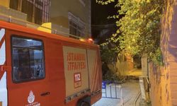 Fatih'te iki katlı metruk bina çöktü