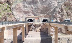 Hakkari-Van kara yolundaki riskli bölgeler tünellerle aşıldı