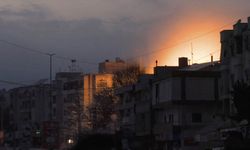 İsrail ordusu, Lübnan'ın güneyindeki bazı bölgeleri hava saldırılarıyla hedef aldı