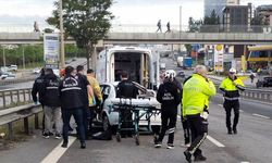 İstanbul'da otomobilin otobüse ve refüje çarptığı kazada 1 kişi öldü, 4 kişi yaralandı