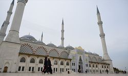 İstanbul'daki 597 camiye 5 dilde karekodla bilgilendirme panosu asıldı