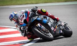 Milli motosikletçi Toprak Razgatlıoğlu, Çekya'da superpole yarışını da kazandı