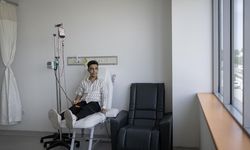 Talasemi hastası genç düzenli tedaviyle yaşamını sürdürüyor