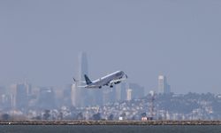 ABD'nin Boston kentindeki havalimanına inen Jet Blue uçağı pistin dışına çıktı