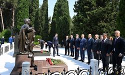 AK Parti heyeti, Bakü'de şehitlikleri ziyaret etti