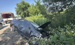 Anadolu Otoyolu'nda otomobil ile tankerin çarpıştığı kazada 7 kişi yaralandı