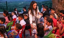 Diyarbakır'da kırsaldaki öğrenciler aileleriyle yıldızların altında sinema keyfi yaşadı
