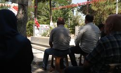 15 Temmuz kahramanı şehit Ömer Halisdemir'in kabrinde yoğunluk yaşanıyor