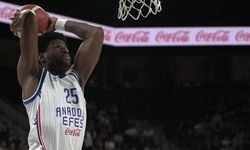 Anadolu Efes, ABD'li basketbolcu Daniel Oturu ile yollarını ayırdı
