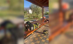 Hatay'daki orman yangınına müdahale eden itfaiyeciler kaldırım ve banklarda dinlendi
