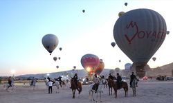 "Kapadokya At ve Atçılık Kültürü Festivali"nde karayı atlar havayı balonlar süsledi