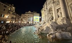 Roma'da tarihi Trevi Çeşmesi'nin ışıkları Gazze için söndürüldü