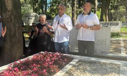 Usta oyuncu Kemal Sunal kabri başında anıldı