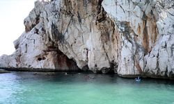 Antalya'nın "turkuaz sularına saklanan deniz mağarası" doğaseverler ve fotoğraf tutkunlarının gözdesi