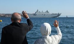 Cumhurbaşkanı Erdoğan, TEKNOFEST Mavi Vatan kapsamında İstanbul Boğazı'ndan geçen gemileri selamladı