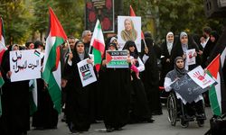 İran'ın başkenti Tahran'da sağlık çalışanları İsrail'in Gazze'deki soykırımını protesto etti