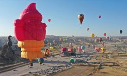 Kapadokya'da figürlü sıcak hava balonları gösteri uçuşu yaptı