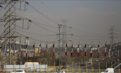 Tahran'da "tüketim sınırını aştıkları" gerekçesiyle 100'den fazla kamu kurumunun elektriği kesildi