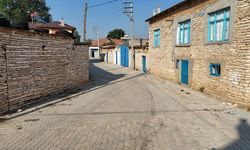 Taş ustaları ilçelerinin simgesi "kasaba taşı"nın unutulmaması için çalışıyor