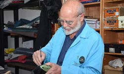 Ahmet usta, ömrünü adadığı ayakkabıcılık mesleğini yaşatmaya çalışıyor