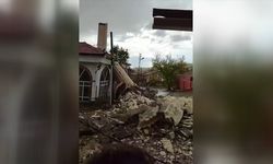 Ankara'da etkili olan fırtına nedeniyle bir caminin minaresi yıkıldı