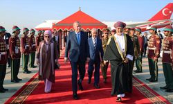Cumhurbaşkanı Erdoğan, Umman'da resmi törenle karşılandı