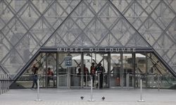 Fransa'da Louvre Müzesi soygunuyla bağlantılı 2 kişi tutuklandı