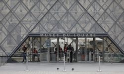 Fransa'da soygunun yapıldığı Louvre Müzesi'ndeki bazı mücevherler merkez bankasına taşındı