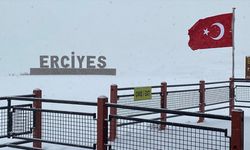 İç Anadolu'nun zirvesi Erciyes'te kar etkili oluyor