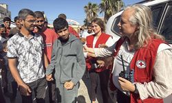 İsrail, Batı Şeria'da serbest bırakılması planlanan Filistinli esirlerin ailelerini tehdit etti