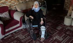 İsrail saldırısında 4 kızını ve bacağını kaybeden Gazzeli anne, çocuklarının mezarını ziyaret edebilmek istiyor